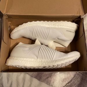 Adidas boost triple white laceless 10.5